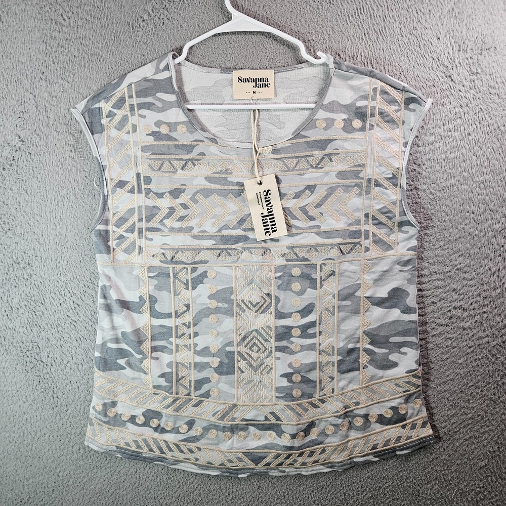 NEW Savanna Jane Embroidered Tee Topโ Women Medium Camo Beige Gray